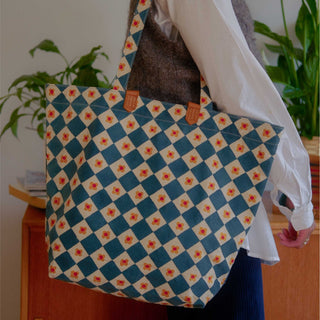 Carryall Tote - Daisy Check - JOYN